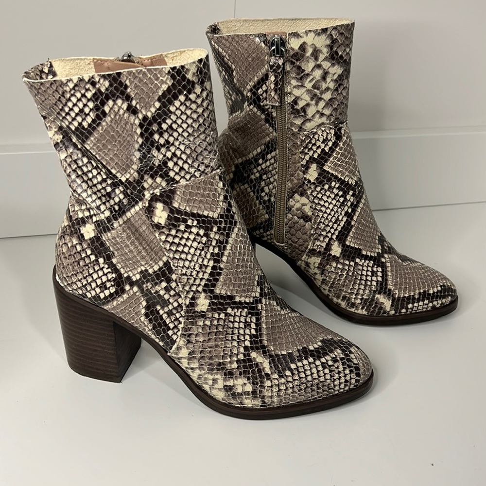Snakeskin Block Heel Ankle Boots - Taupe/Black